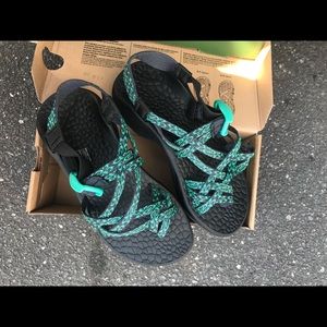 Women size 5 Chacos